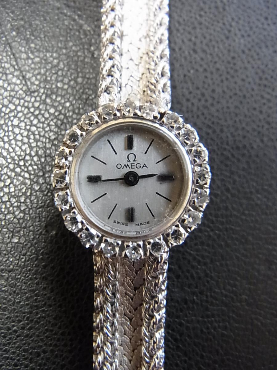 オメガ アンティーク クォーツ 20ポイントダイヤモンドベゼル ダイヤモンド巻ベゼル 婦人用オメガアンティーク時計(文字盤にはかすかに経年劣化有。ムーブメント良好)高価買取事例