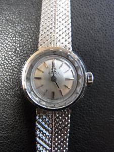 オメガ アンティーク unknown アンティーク時計にしては目立ったキズも少ない状態 時計本体のみ